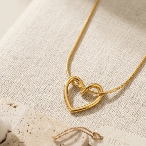 Minimalist_Gold_Heart_Pendant_Necklace_For_Women_|_Elegant_Stainless_Steel_Love_Necklace