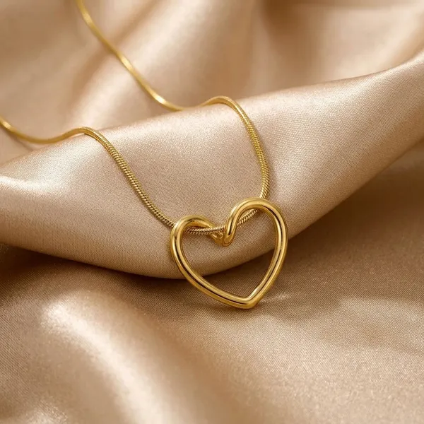 Minimalist_Gold_Heart_Pendant_Necklace_For_Women_|_Elegant_Stainless_Steel_Love_Necklace
