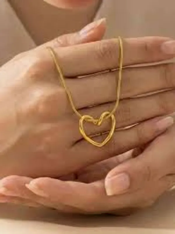 Minimalist_Gold_Heart_Pendant_Necklace_For_Women_|_Elegant_Stainless_Steel_Love_Necklace