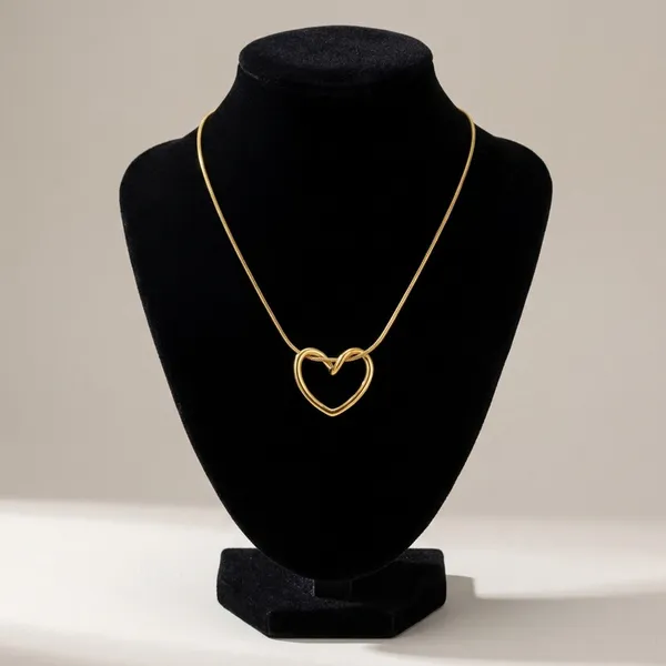 Eternal_Heart_Gold_Pendant_Necklace_for_Women