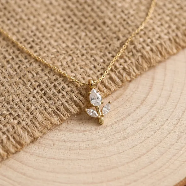 Nimi_House_Crystal_Bloom_Grace_Gold_Pendant_Necklace_For_Women