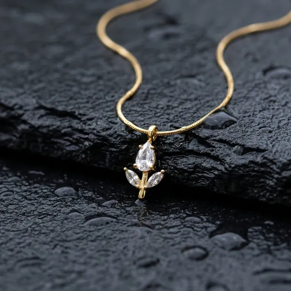 Nimi_House_Crystal_Bloom_Grace_Gold_Pendant_Necklace_For_Women