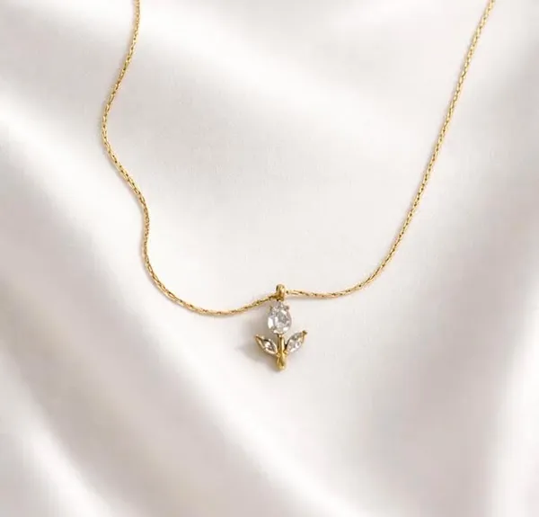 Nimi_House_Crystal_Bloom_Grace_Gold_Pendant_Necklace_For_Women