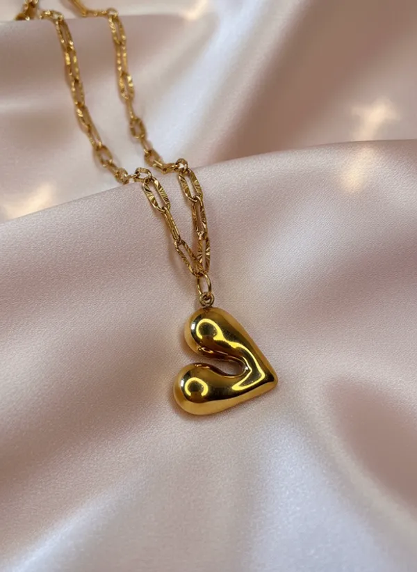 Golden_Sculptural_Heart_Pendant_Chain