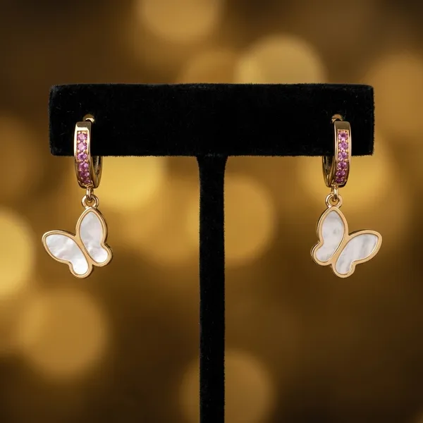 Whimsical_Pearl_Butterfly_Earring