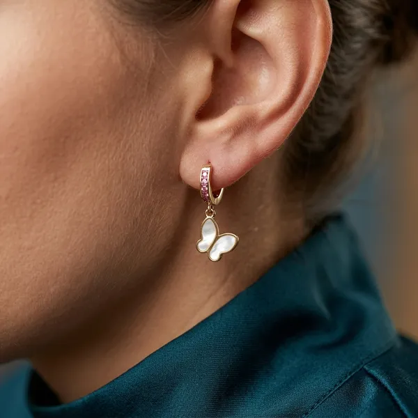 Whimsical_Pearl_Butterfly_Earring