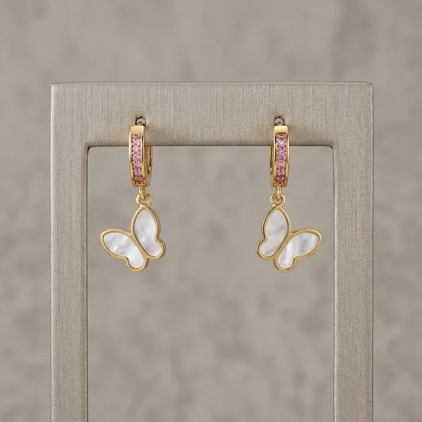 Whimsical_Pearl_Butterfly_Earring