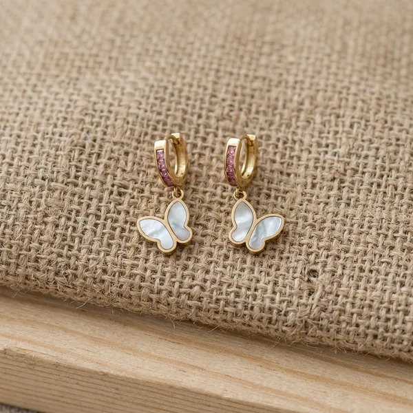 Whimsical_Pearl_Butterfly_Earring