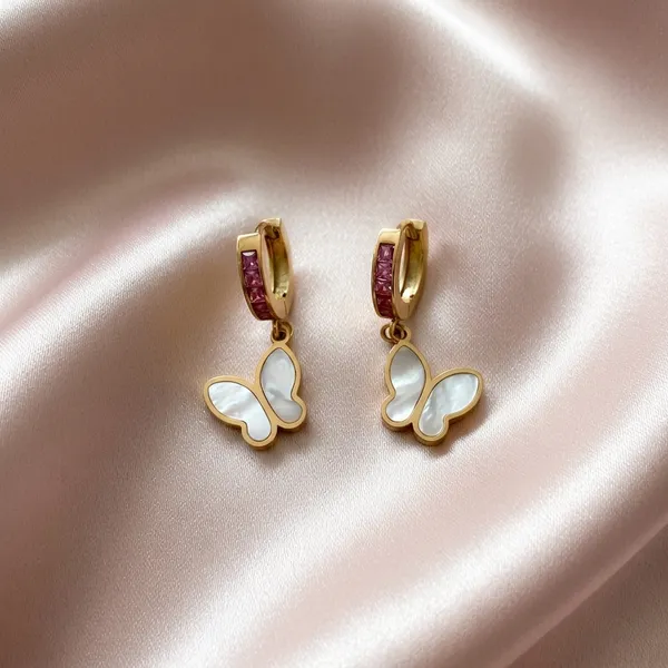 Whimsical_Pearl_Butterfly_Earring