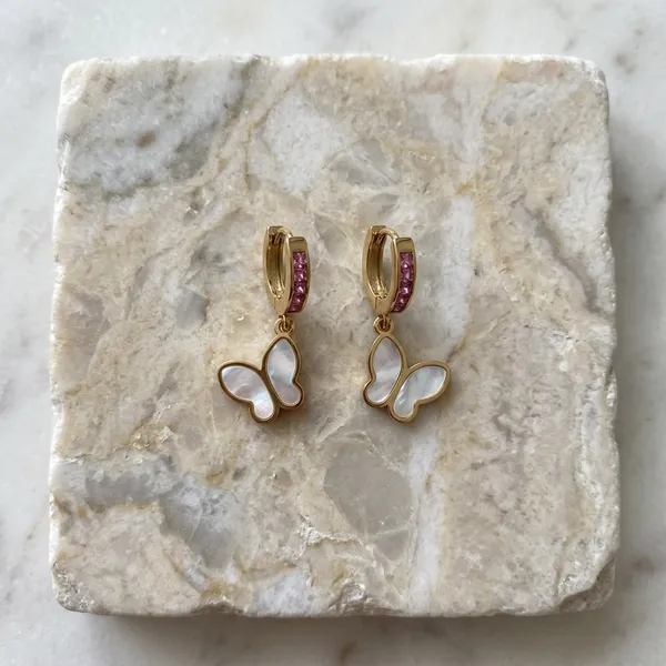 Whimsical_Pearl_Butterfly_Earring