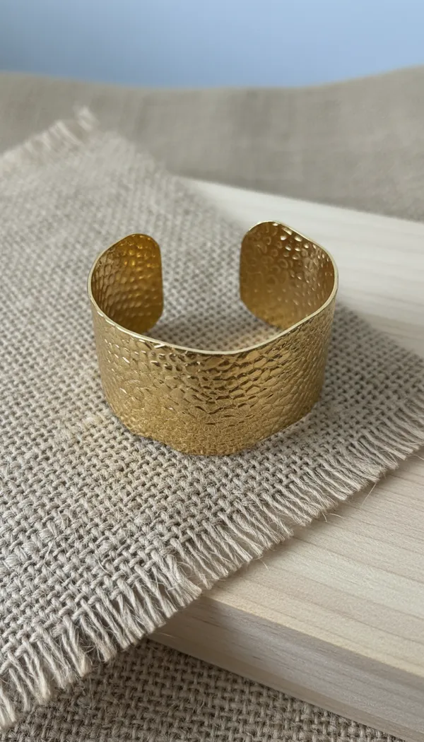 Lustrous_Gold_Textured_Hammered_Cuff_Bracelet_Anti-Tarnish_Statement_Jewelry