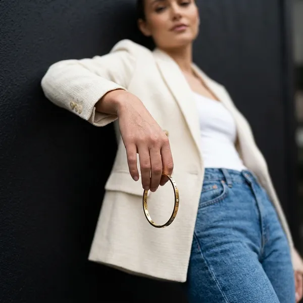 Timeless_Roman_Numeral_Bracelet