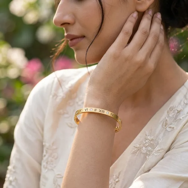 Timeless_Roman_Numeral_Bracelet