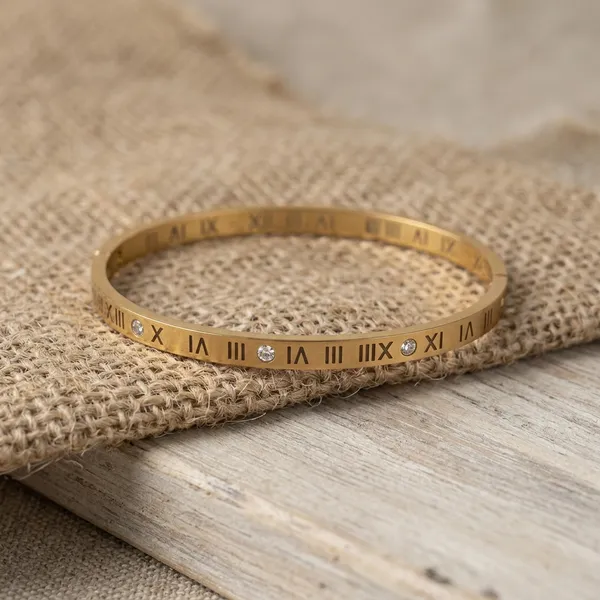 Timeless_Roman_Numeral_Bracelet
