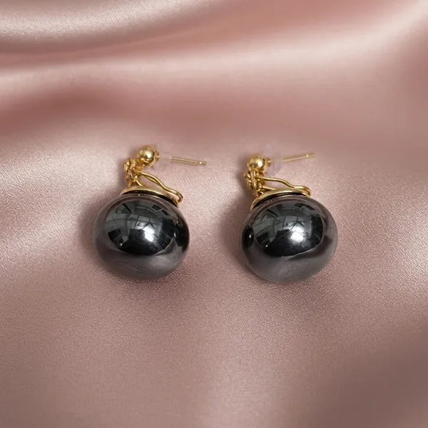 Lustrous_Midnight_Globe_Earrings