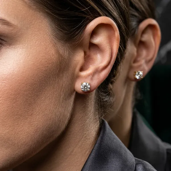 Gold_Earring_Solitaire_Stud