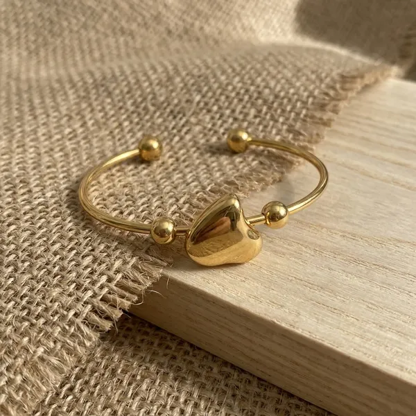 Golden_Heart_Charm_Bracelet