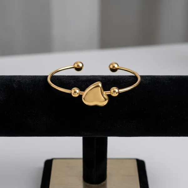 Golden_Heart_Charm_Bracelet