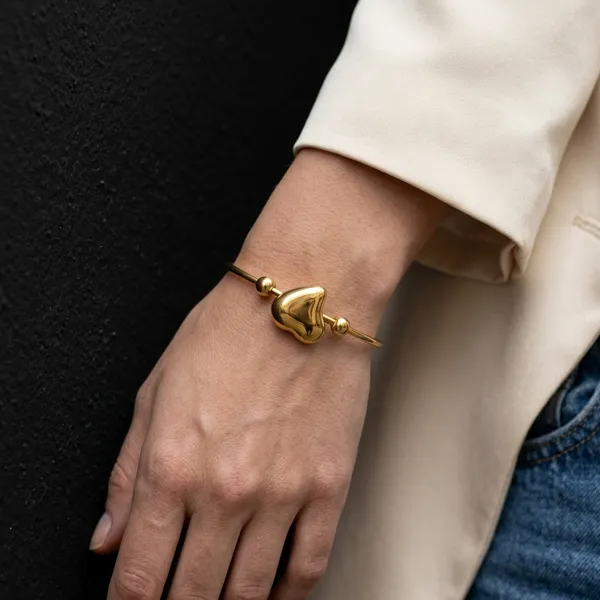 Golden_Heart_Charm_Bracelet