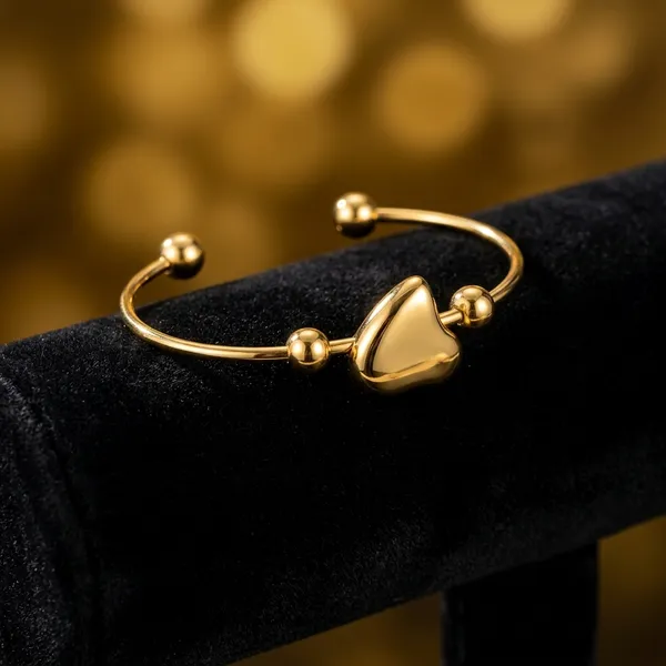 Golden_Heart_Charm_Bracelet
