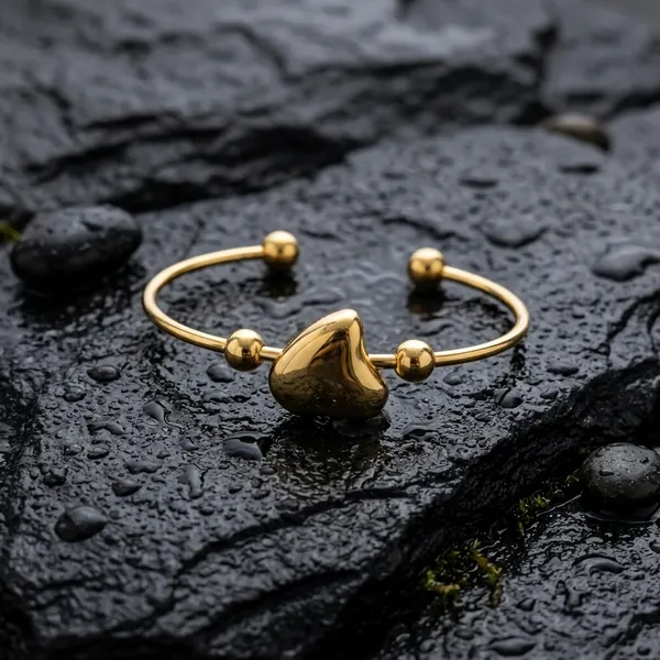 Golden_Heart_Charm_Bracelet