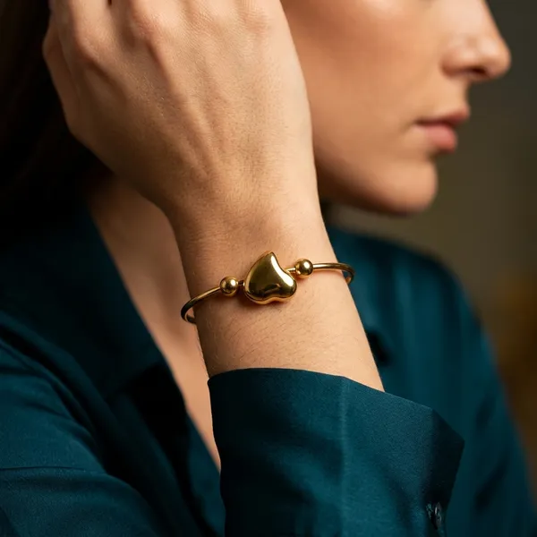 Golden_Heart_Charm_Bracelet