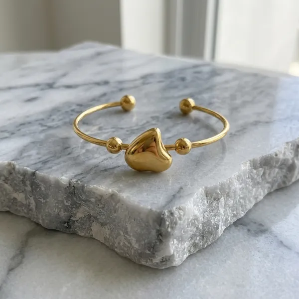 Golden_Heart_Charm_Bracelet
