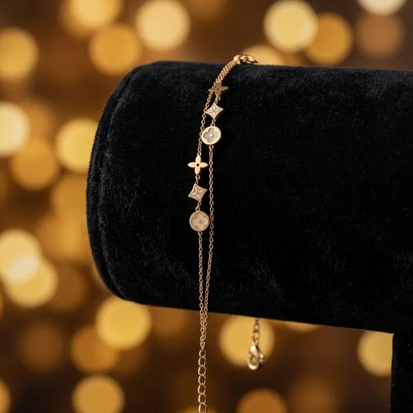 Elegant_Gold-Toned_Multi-Flower_Charm_Bracelet