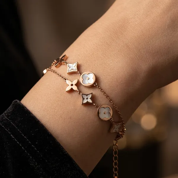 Elegant_Gold-Toned_Multi-Flower_Charm_Bracelet