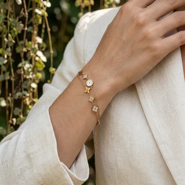 Elegant_Gold-Toned_Multi-Flower_Charm_Bracelet