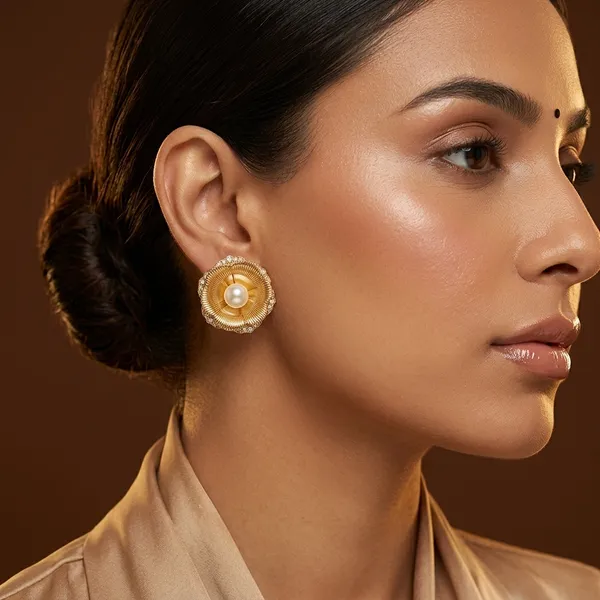 Elegant_Golden_Blossom_Pearl_Earrings