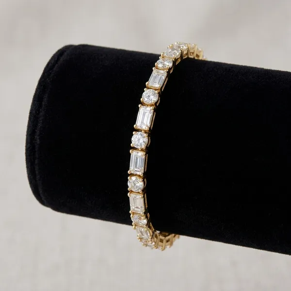Gold_Baguette_and_Round_Diamond_Tennis_Bracelet