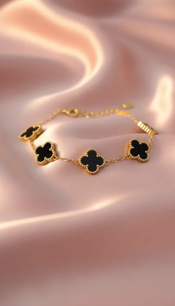 Midnight_Clover_Gold_Bracelet