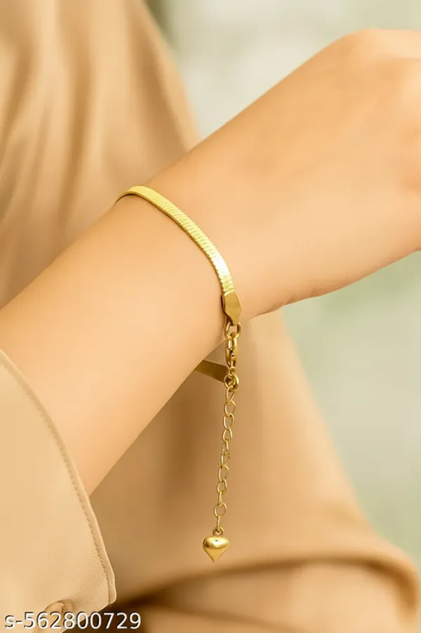 Elegant_Gold-Toned_Flat_Snake_Chain_Bracelet_With_Heart_Charm