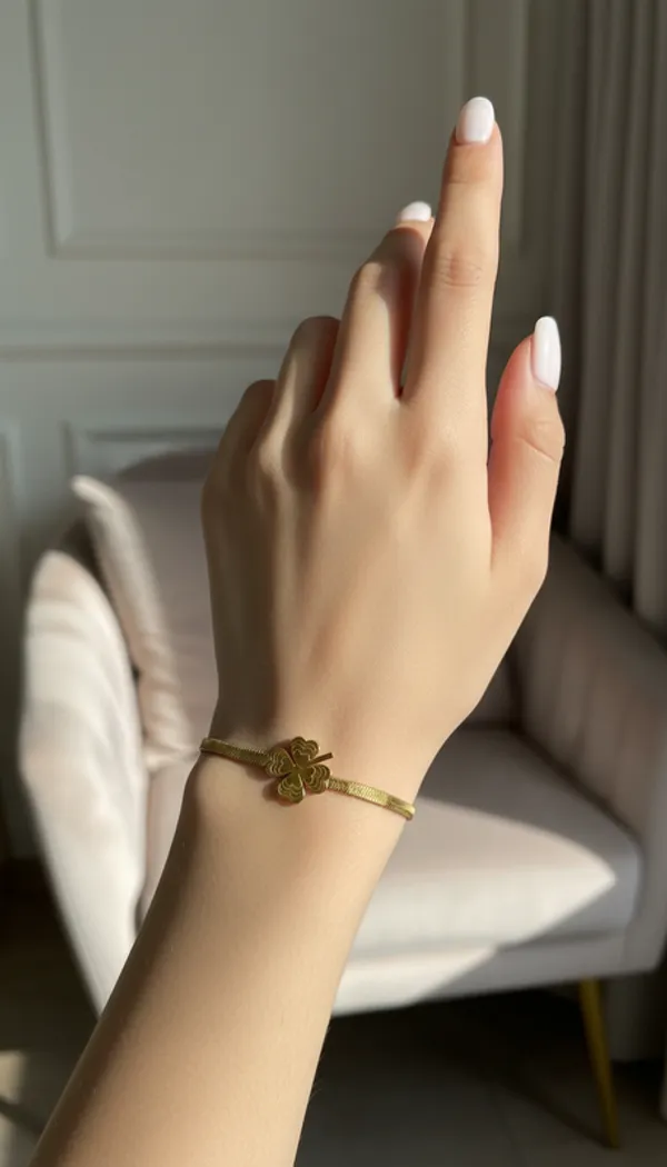 Luxe_Gold_Four-Leaf_Clover_Herringbone_Bracelet