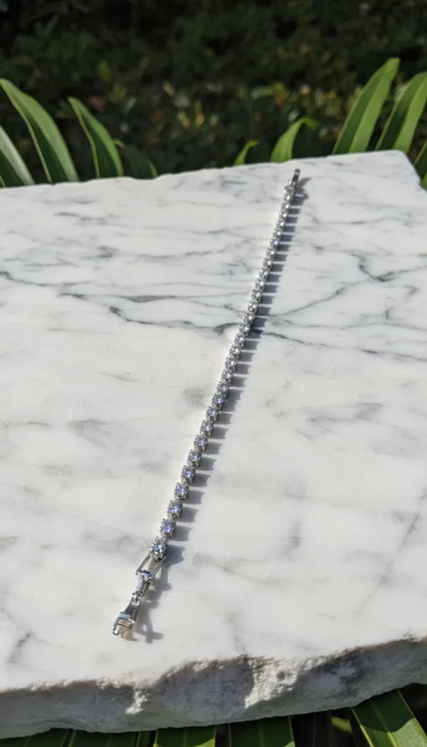 Sparkling_Silver-Tone_Cubic_Zirconia_Tennis_Bracelet