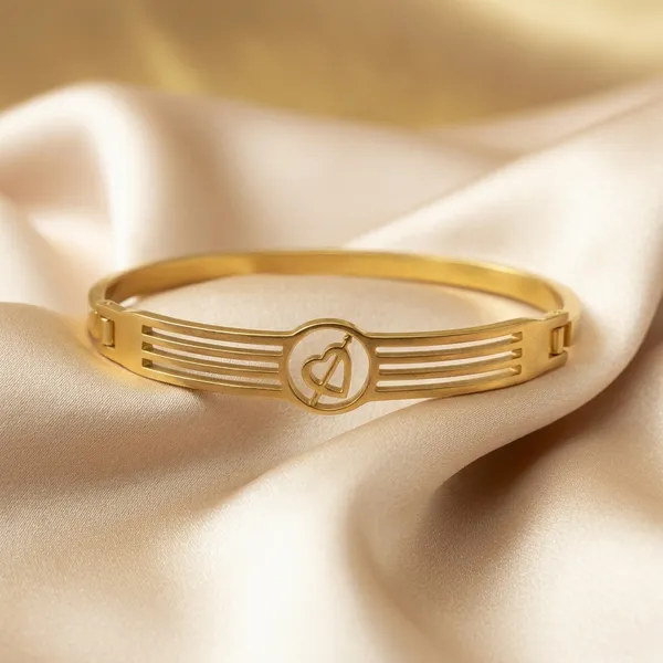 Elegant_Heart_Cutout_Bracelet