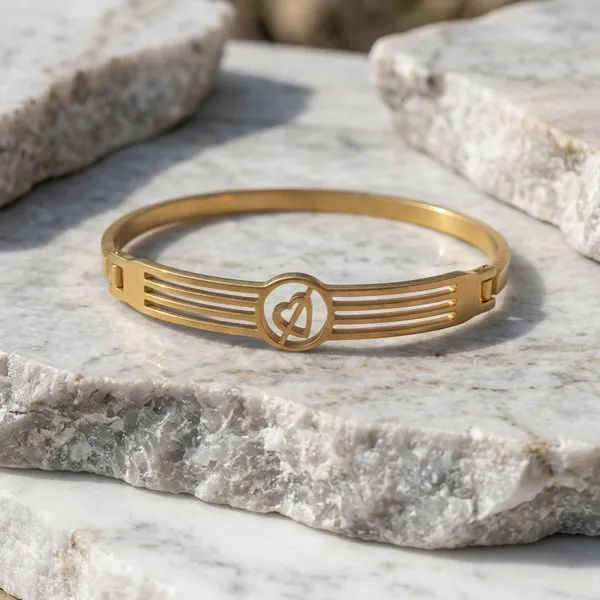 Elegant_Heart_Cutout_Bracelet