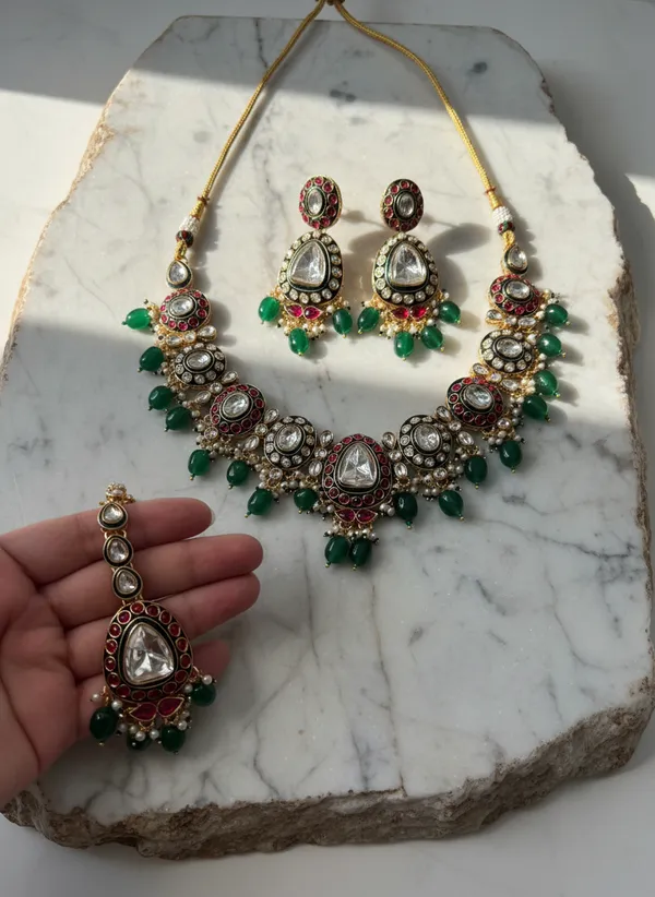 Indian_Set_Kundan_And_Emerald_Bead_Traditional_Jewelry_Set