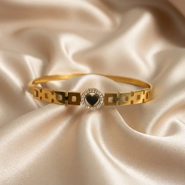 Crystal_Heart_Geometric_Bangle
