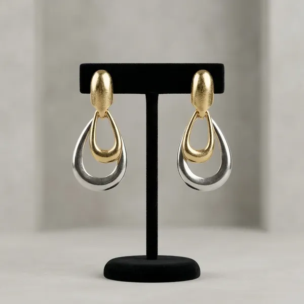 Two-Tone_Geometric_Drop_Earrings