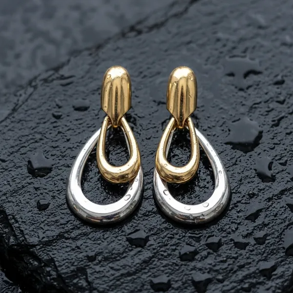 Two-Tone_Geometric_Drop_Earrings
