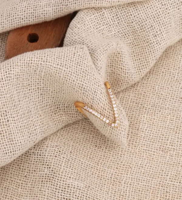 Nimi_House_Celeste_Crystal_Crossover_Gold_Ring_For_Women