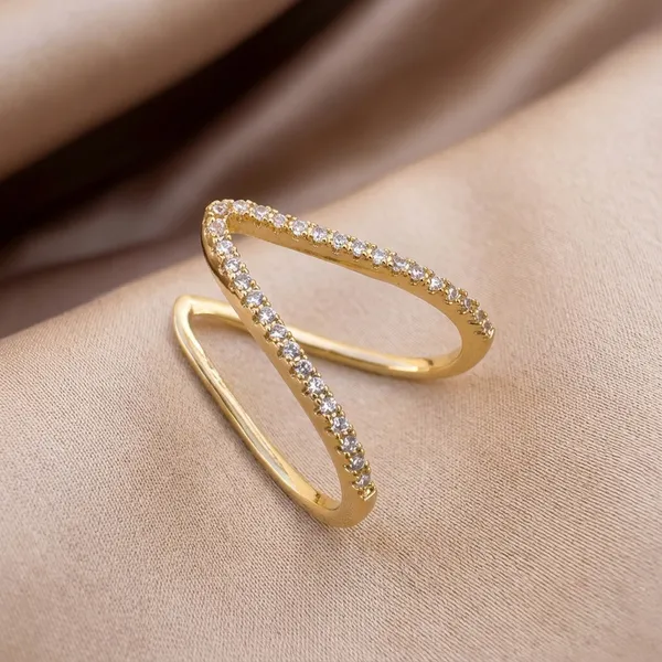 Nimi_House_Celeste_Crystal_Crossover_Gold_Ring_For_Women