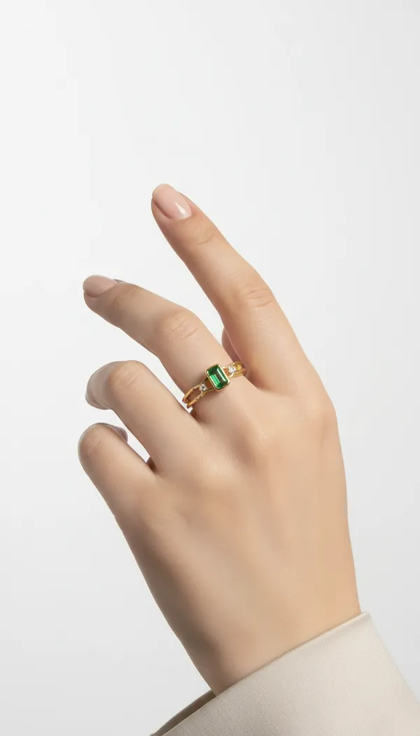 Emerald_Radiance_Gold_Ring