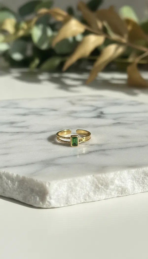 Emerald_Radiance_Gold_Ring
