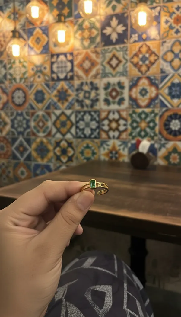 Emerald_Radiance_Gold_Ring