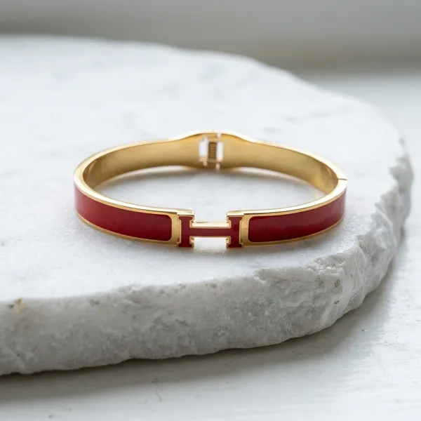 Chic_Red_Enamel_H-Bracelet