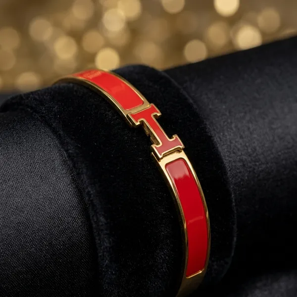 Chic_Red_Enamel_H-Bracelet