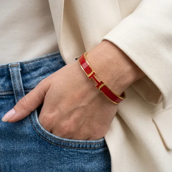 Chic_Red_Enamel_H-Bracelet